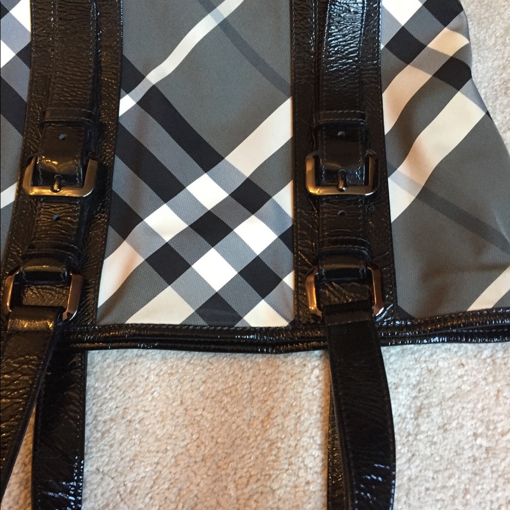 Large Burberry Bag Excellent Condition - image 2